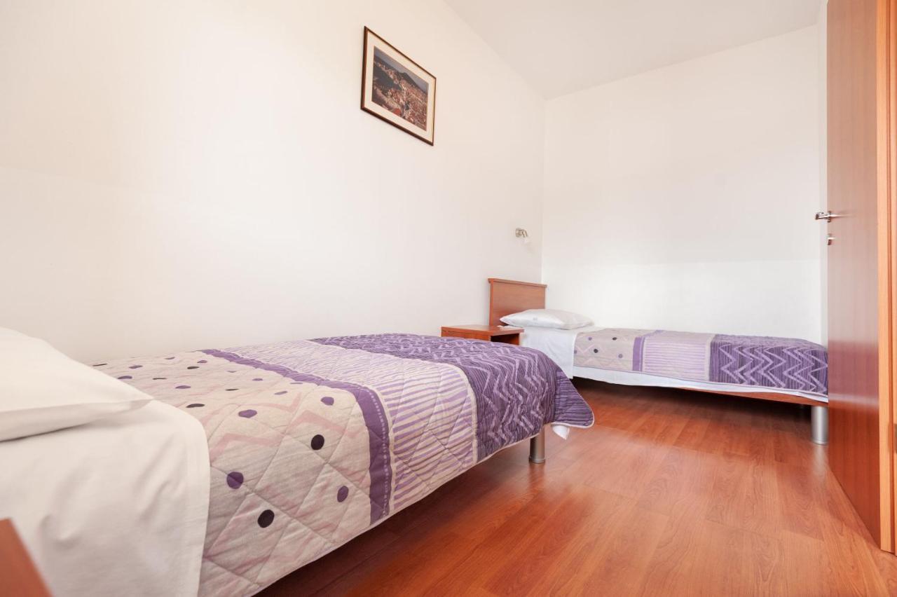 Apartments Lumaduma 特罗吉尔 外观 照片